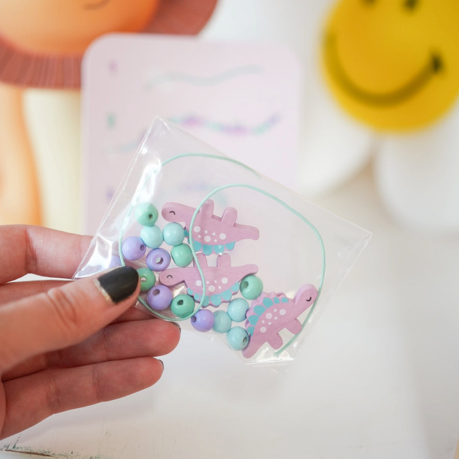 Bracelet en perles avec motifs de dinosaures colorés