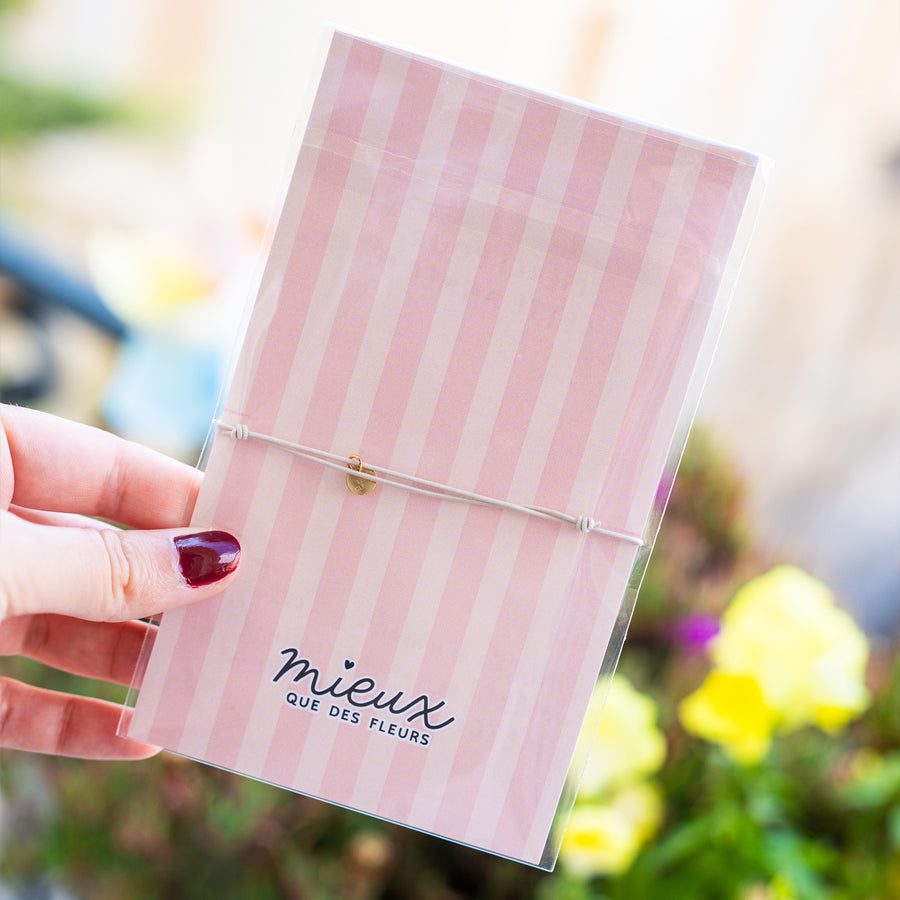 Bracelet fin avec motif trèfle et message de remerciement