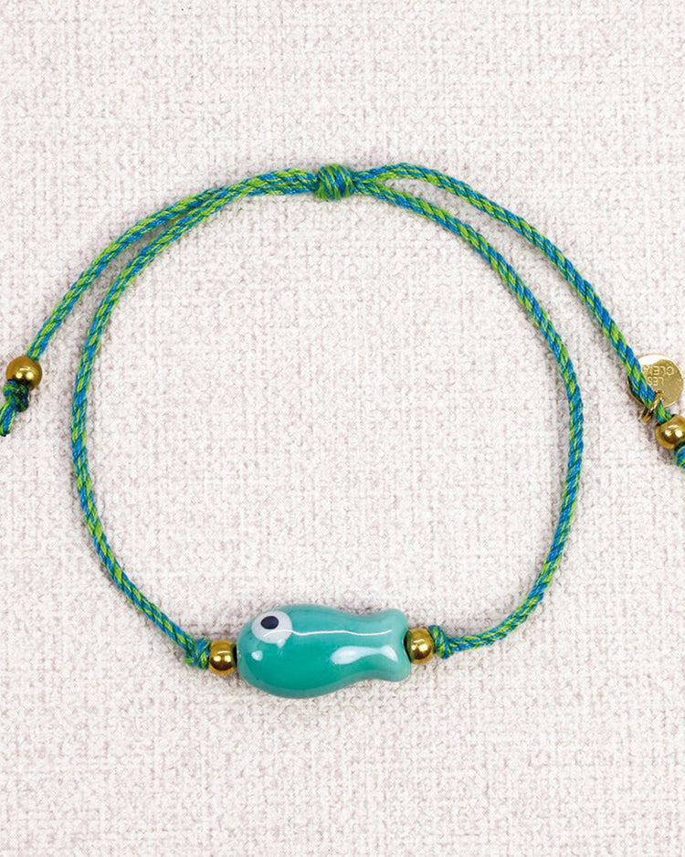 Bracelet en céramique avec poisson, cordon tressé coloré