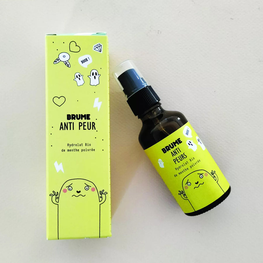 Flacon de brume anti-peur avec vaporisateur en gros plan.