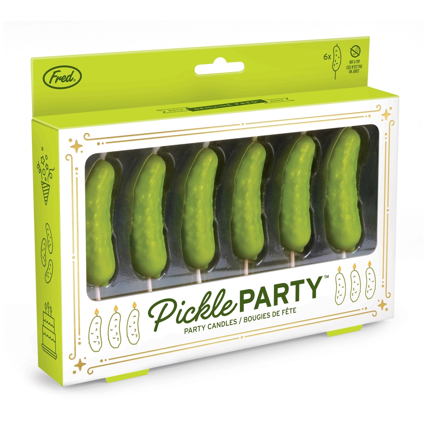 Bougies d'anniversaire en forme de cornichons sur un gâteau