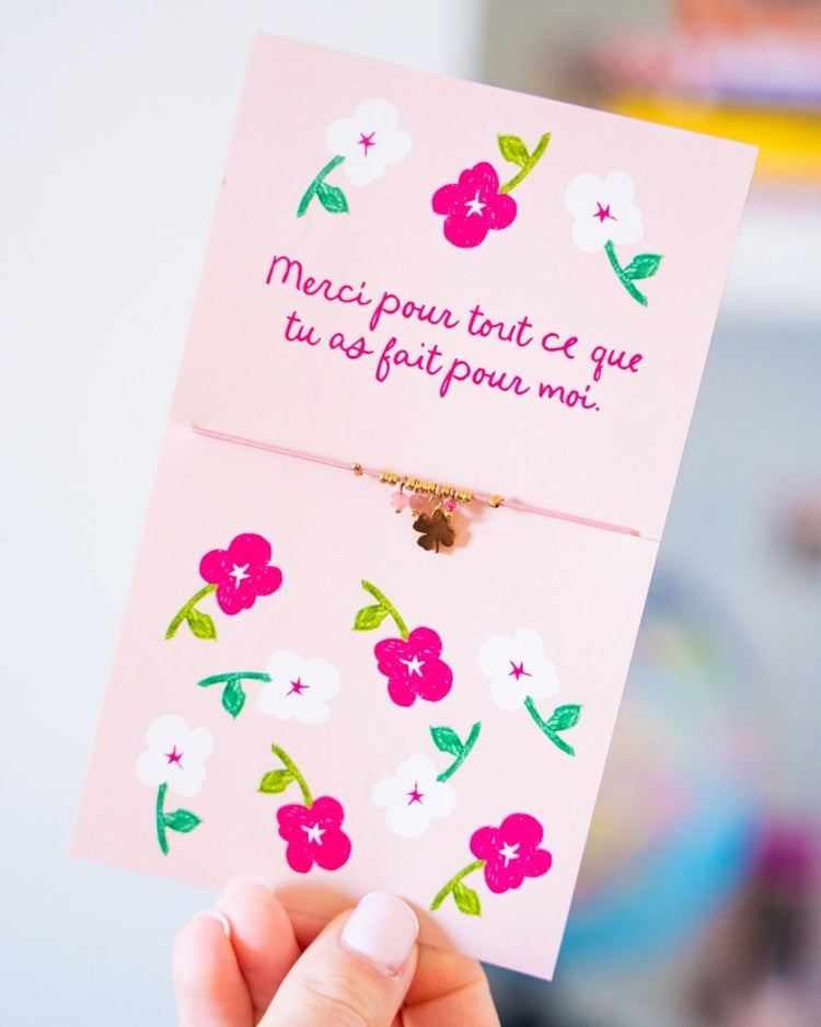 Bracelet doré en trèfle avec carte de remerciement