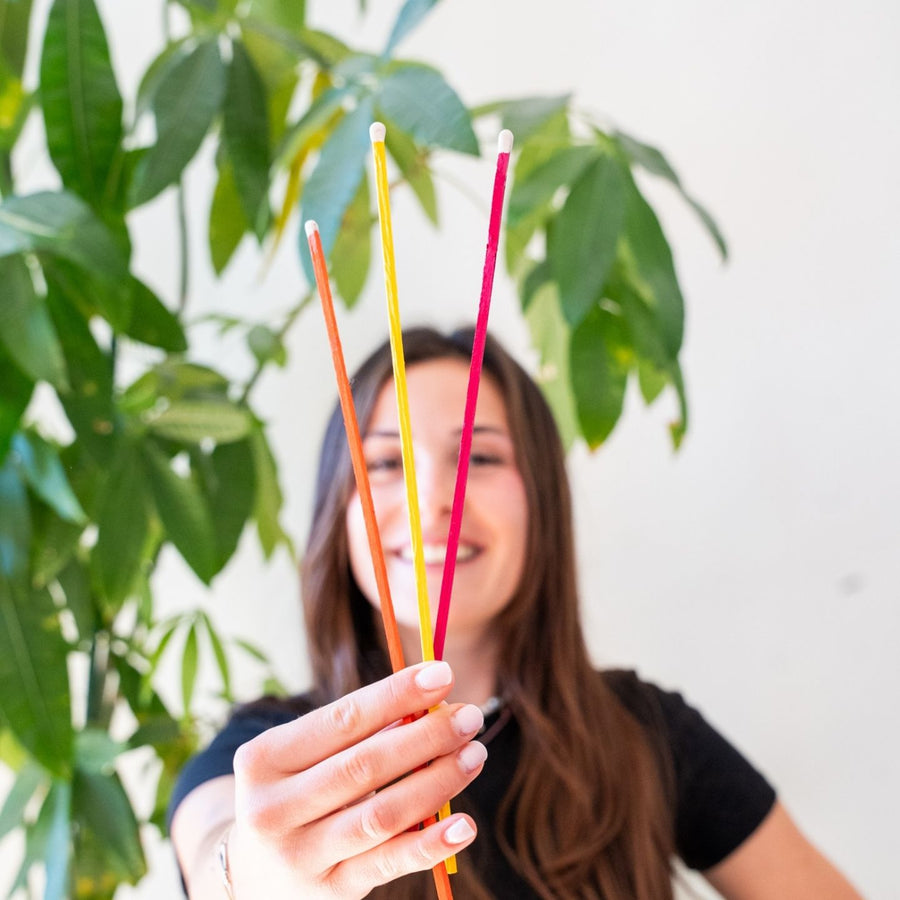 Boîte d'allumettes géantes avec inscription 'Love' en gros plan
