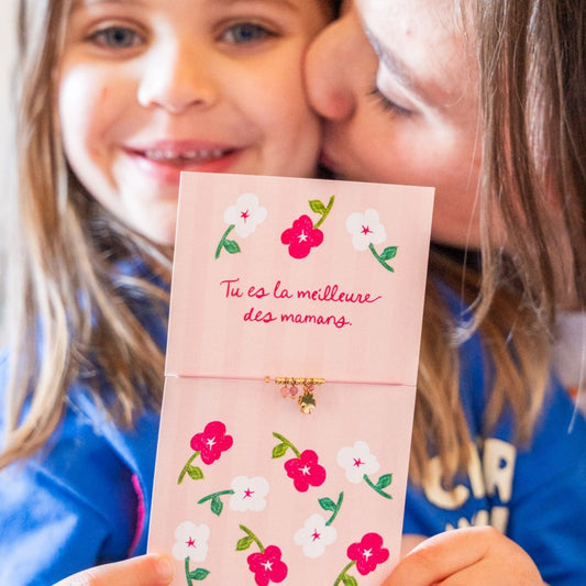Bracelet rose avec trèfle doré, message tendre pour maman