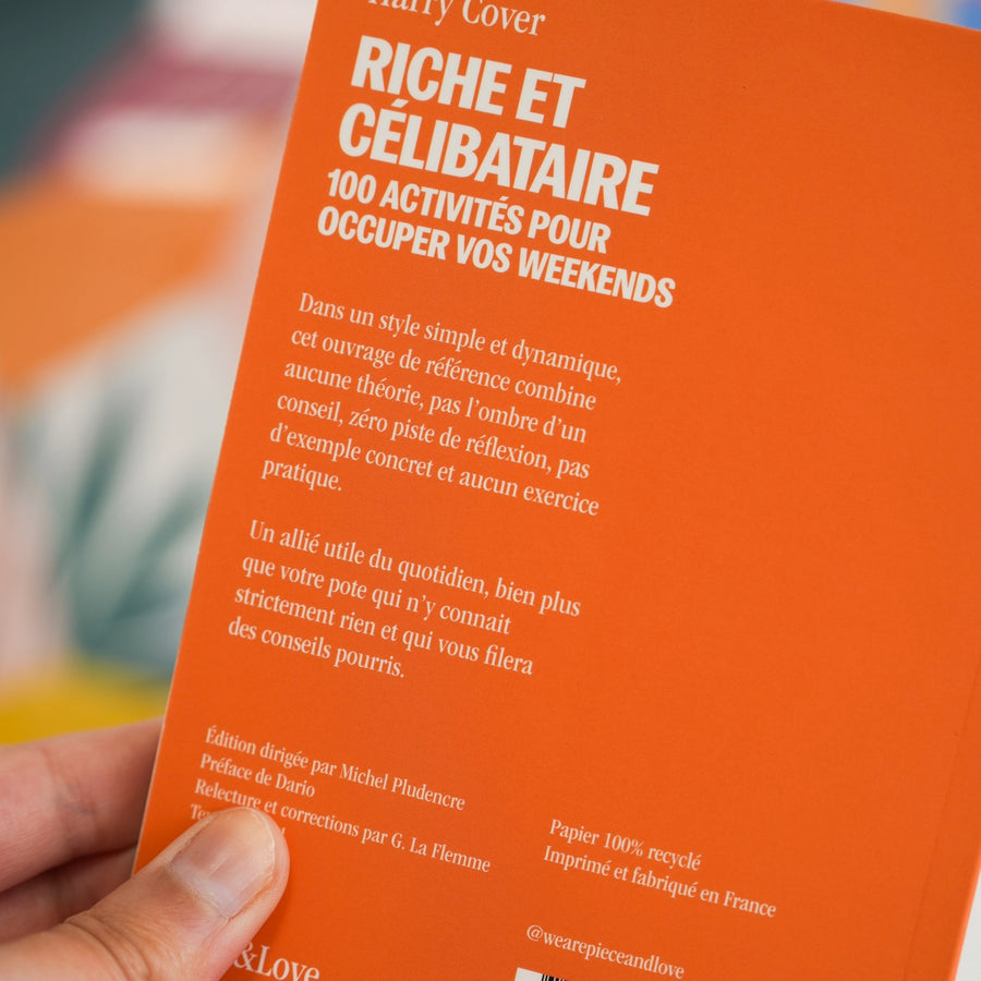 Couverture du carnet avec un design humoristique et coloré.