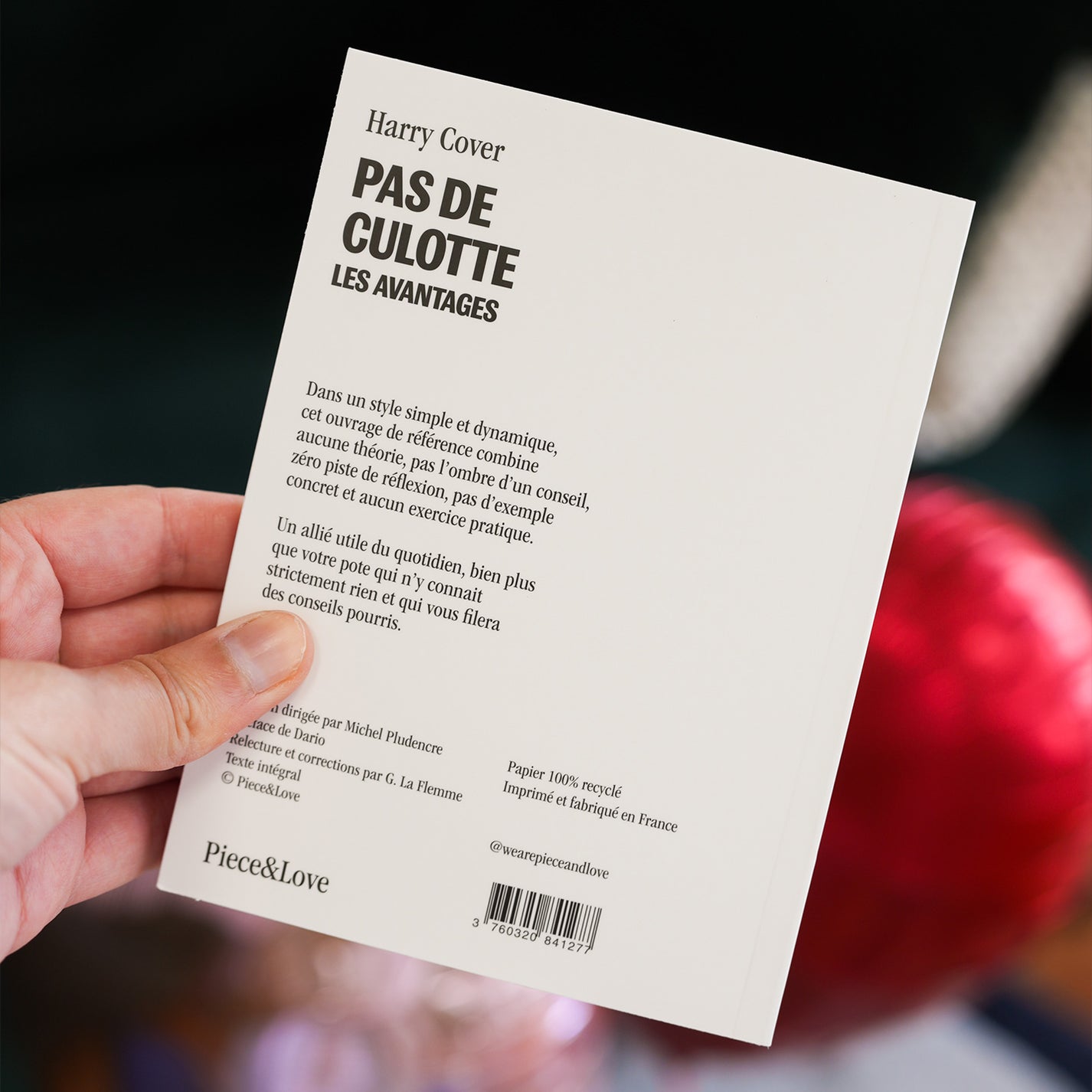 Couverture du carnet avec un design humoristique et coloré.