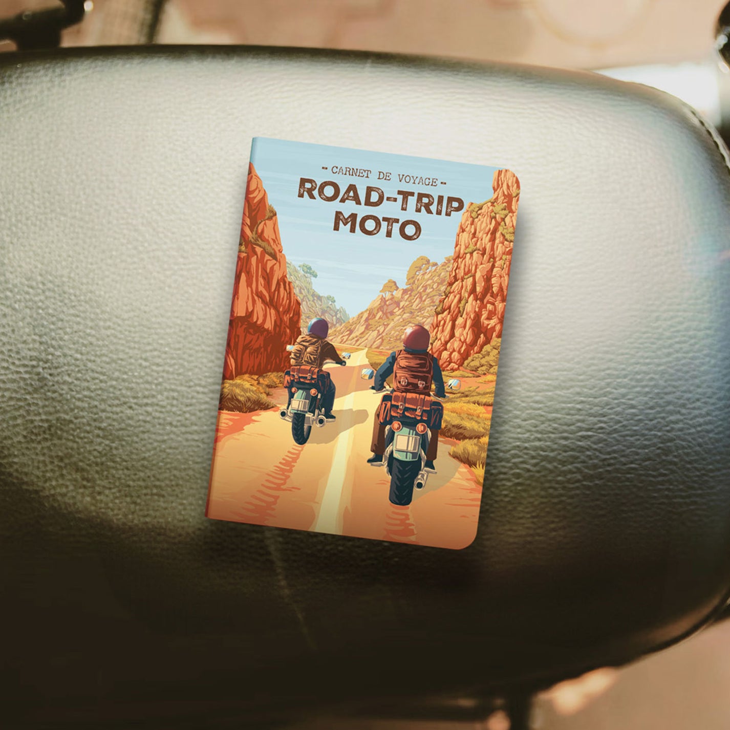 Carnet de route moto avec couverture en cuir texturé
