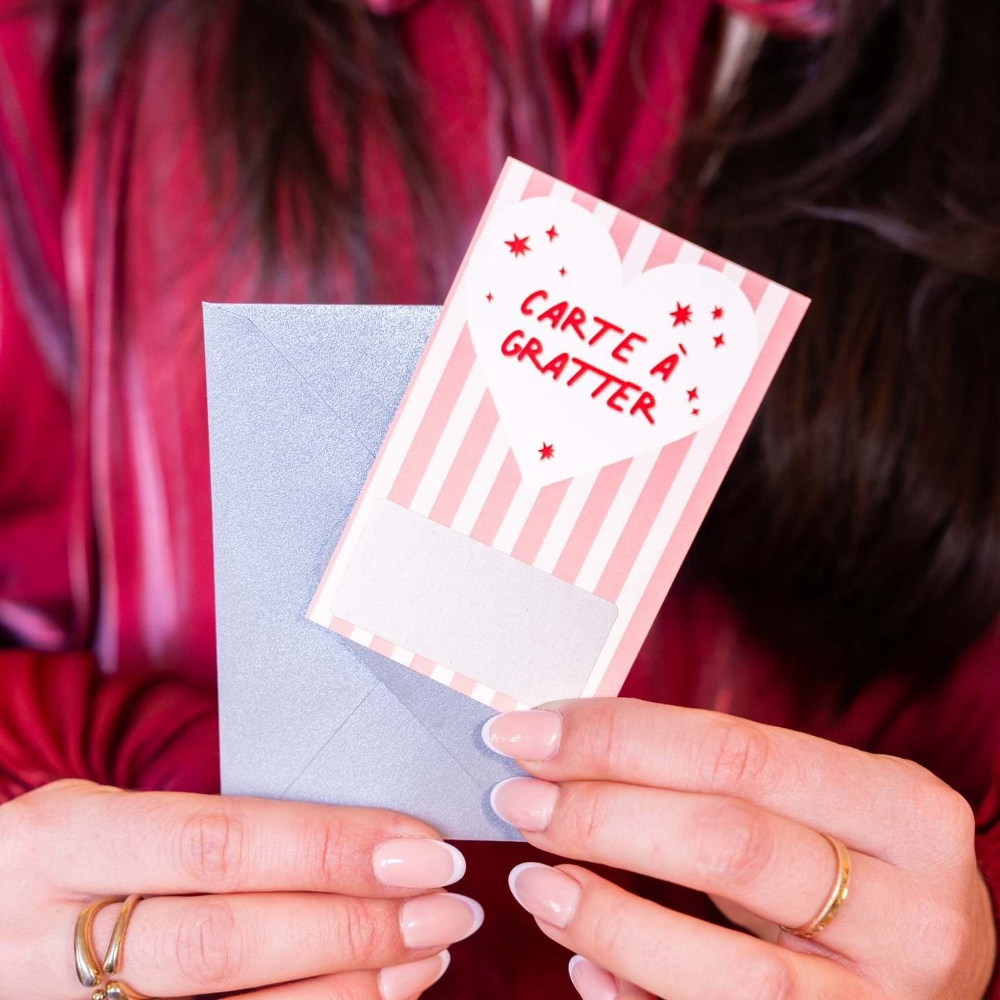 Carte à gratter Saint Valentin avec motifs de cœurs