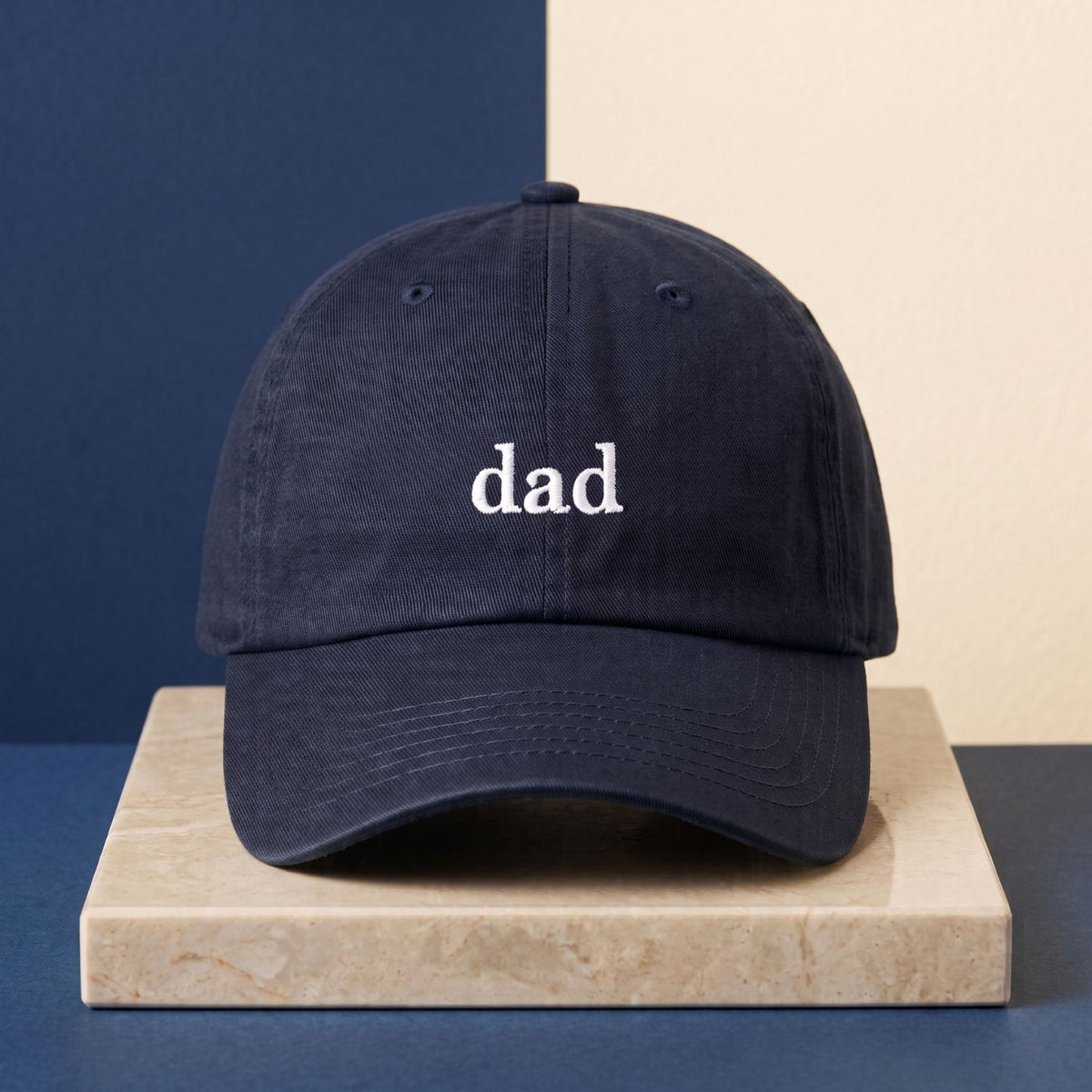 Casquette de baseball brodée 'dad' vue de face