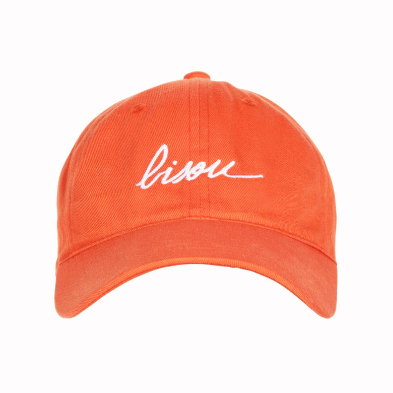 Casquette Bisou orange avec logo brodé sur le devant.