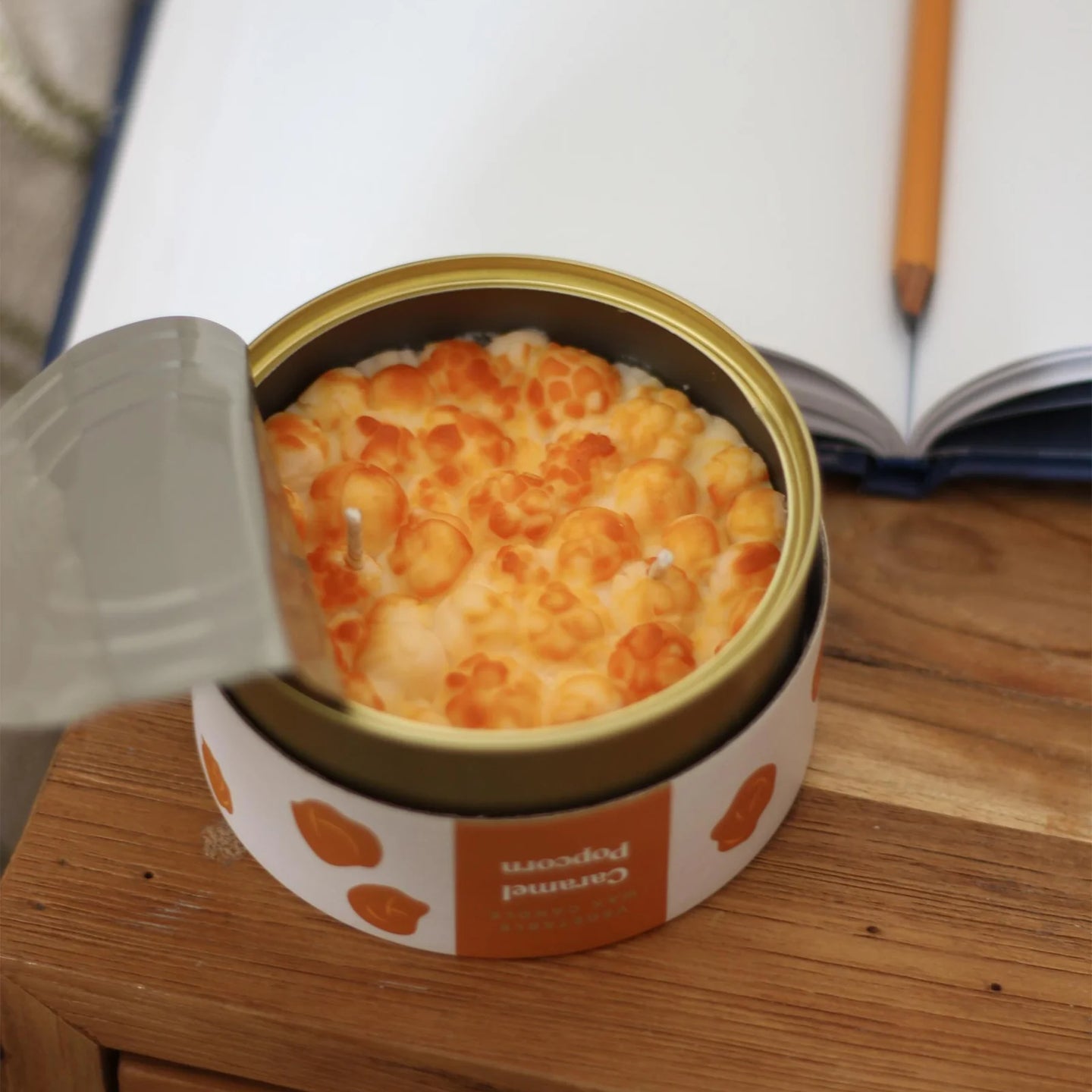 Bougie en forme de bol de pop-corn avec effet réaliste