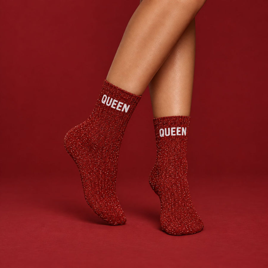 Chaussettes à paillettes avec inscription 'Queen' en gros plan