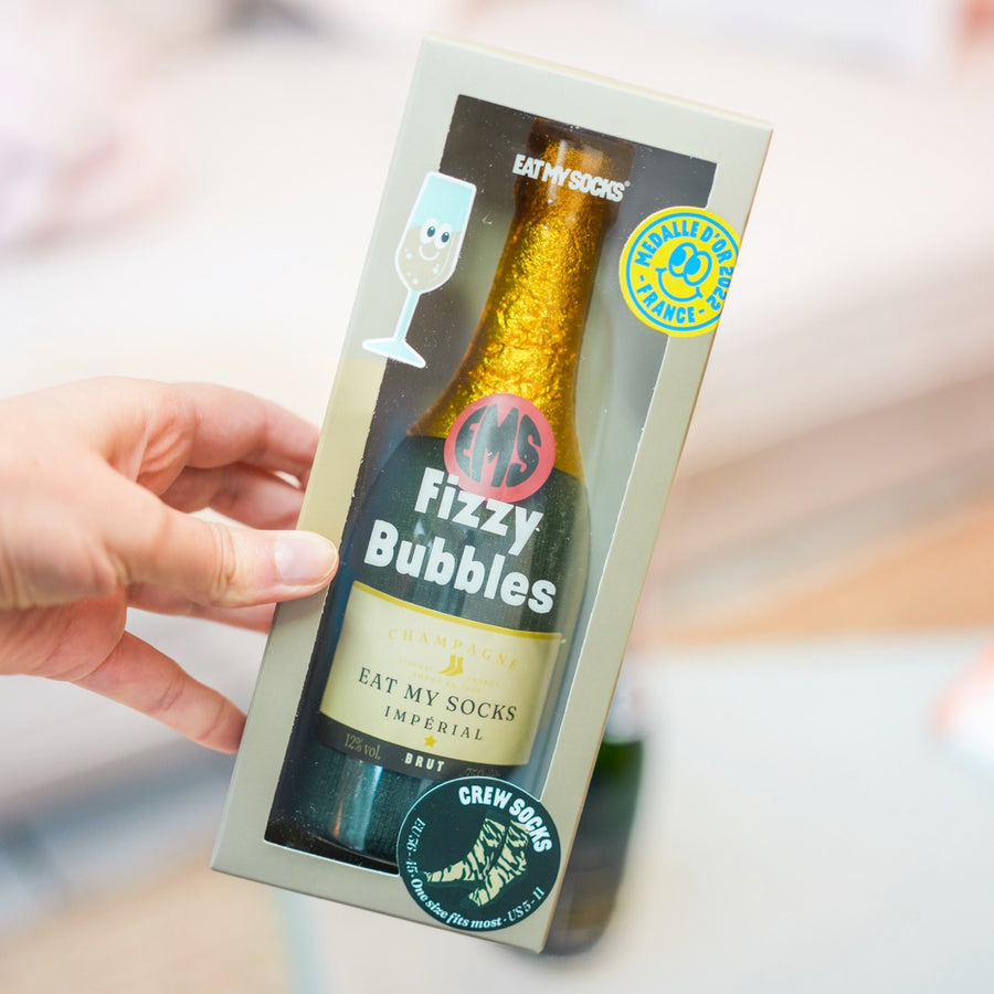 Chaussettes champagne avec motif vert et beige, vue de près.