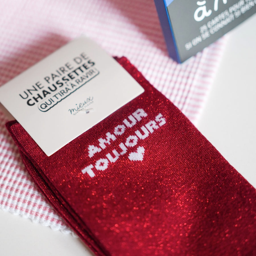Chaussettes rouges à paillettes avec inscription 'Amour toujours'