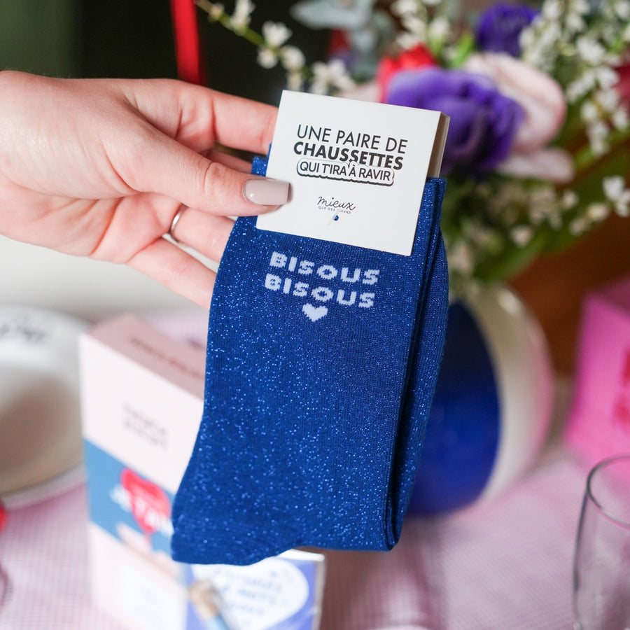 Chaussettes pailletées avec motif bisous en gros plan