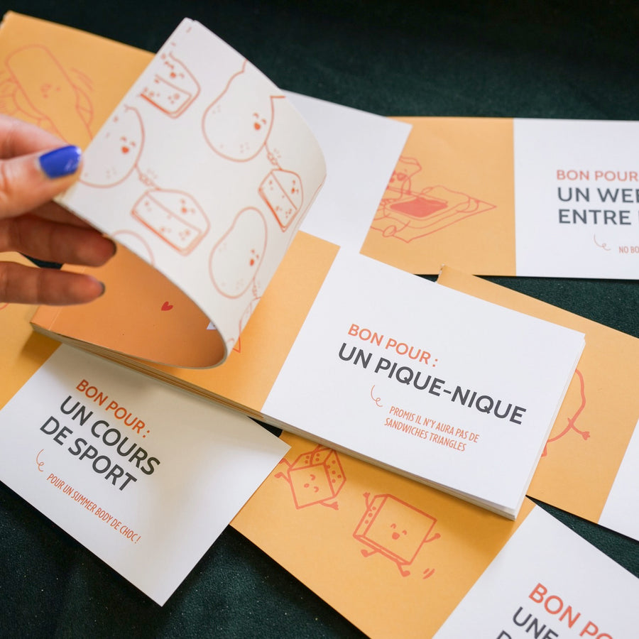 Chéquier des copines avec motifs colorés et design ludique.