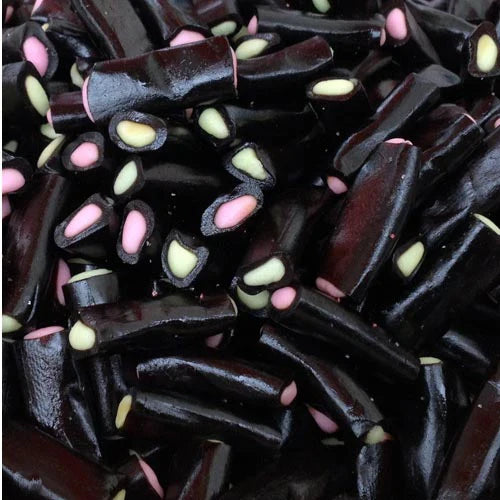 Cinq sachets Haribo Cocobat avec motif coloré sur l'emballage.