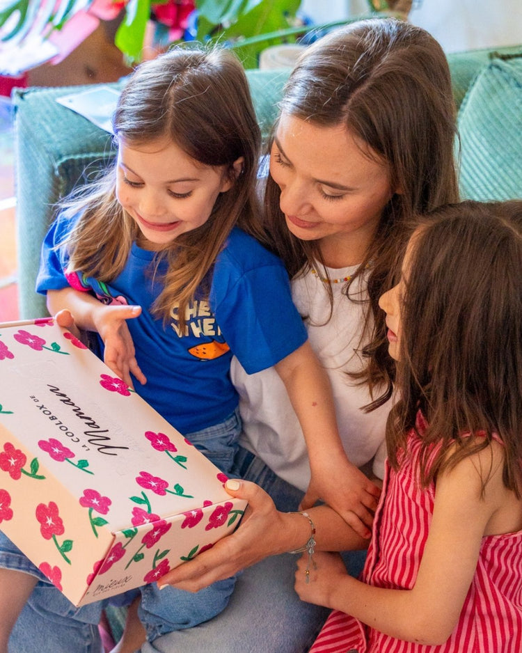Coffret cadeau Fête des mères avec bracelet et fleurs