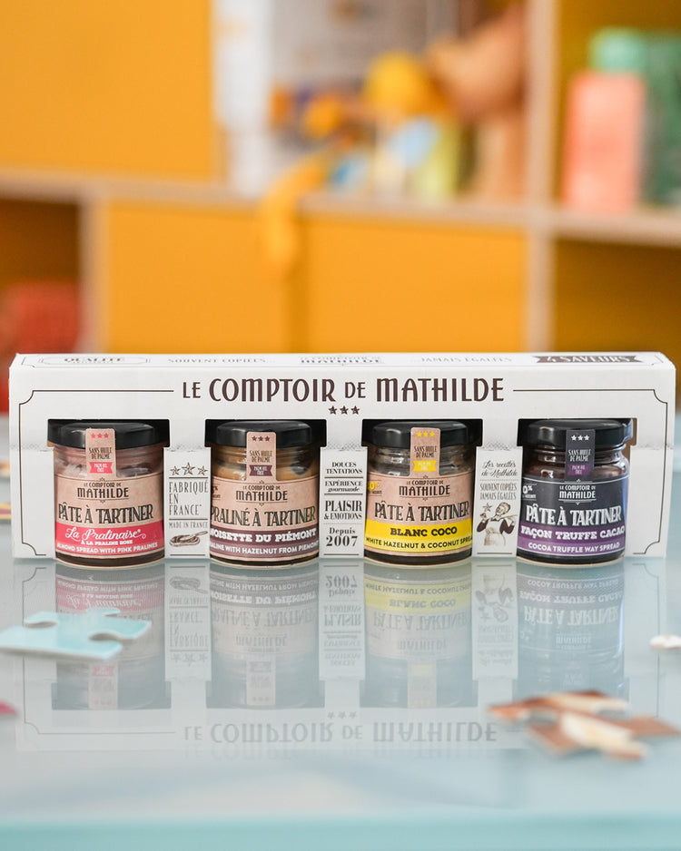 Coffret de 4 minis pâtes à tartiner avec étiquettes colorées.