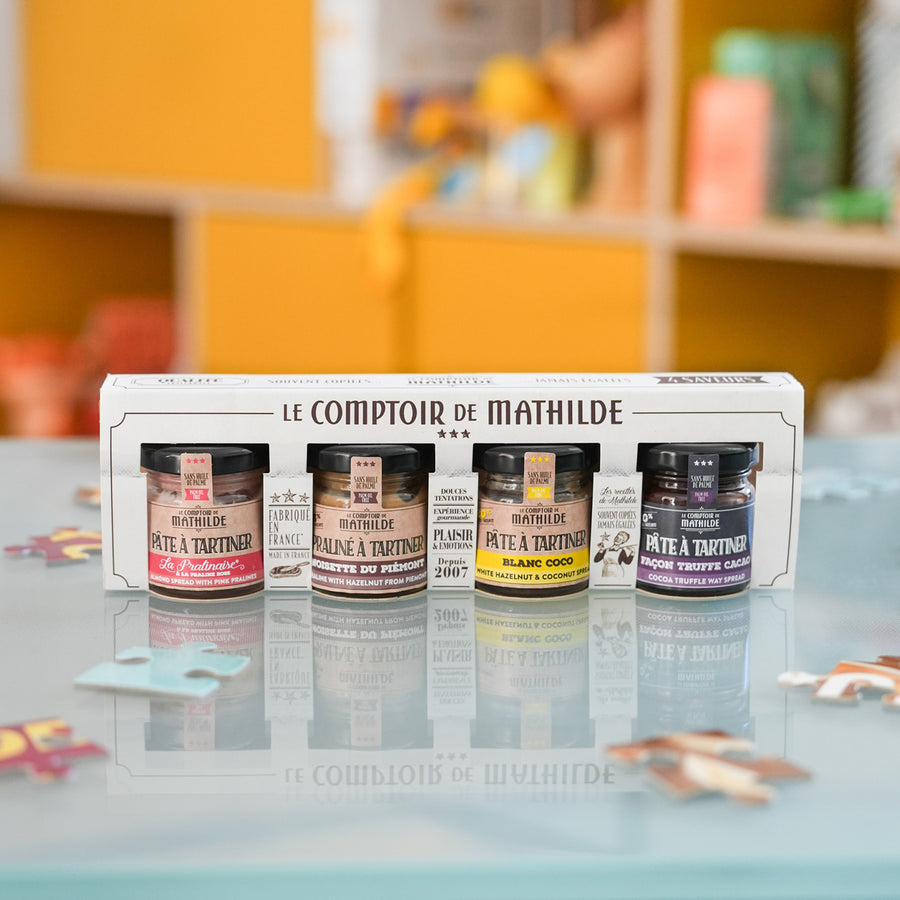 Coffret de 4 minis pâtes à tartiner avec étiquettes colorées.