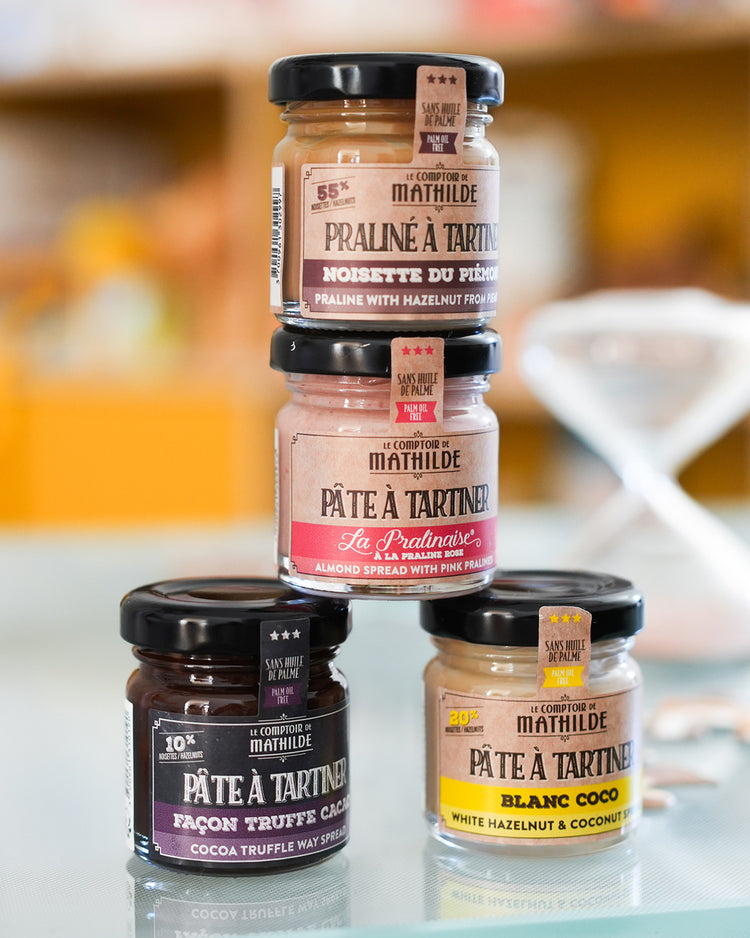 Coffret de 4 minis pâtes à tartiner avec étiquettes colorées.