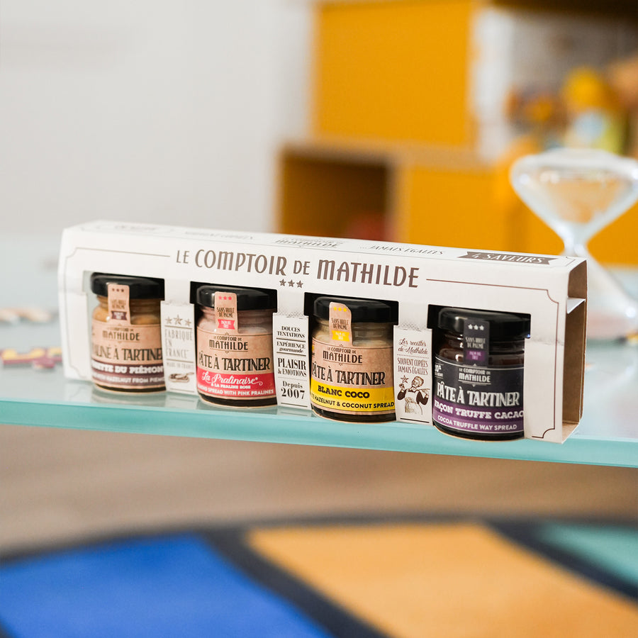 Coffret de 4 minis pâtes à tartiner avec étiquettes colorées.