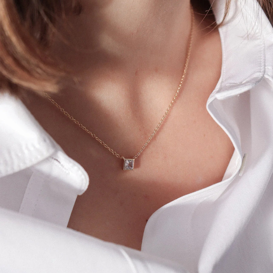 Collier Maja en or avec pendentif en zircon scintillant