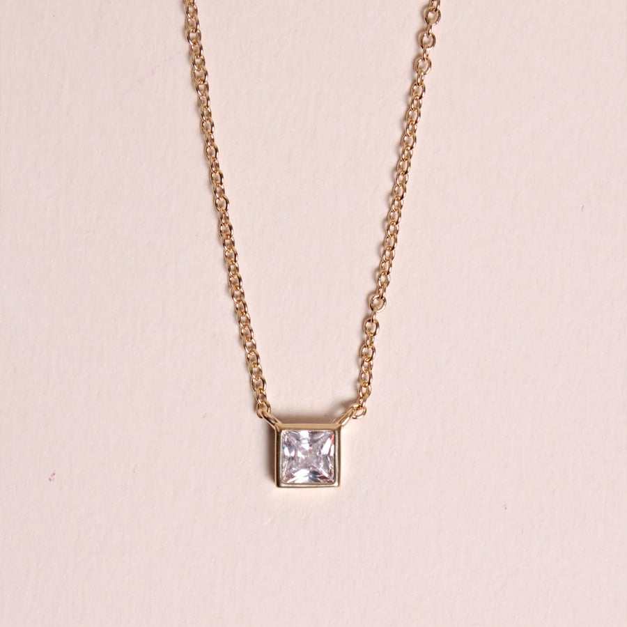 Collier Maja en or avec pendentif en zircon scintillant