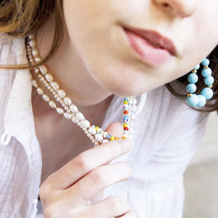 Collier Fantasia avec perles d'eau douce et verre coloré