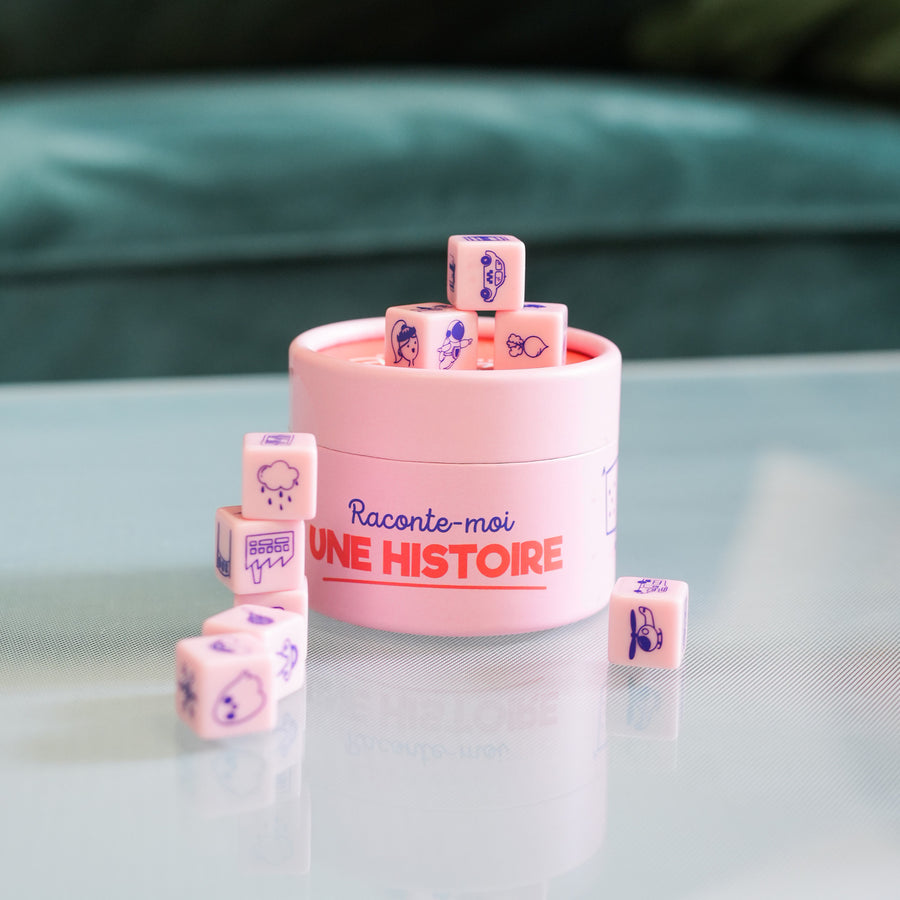 Dés colorés pour enfants avec illustrations ludiques sur chaque face.