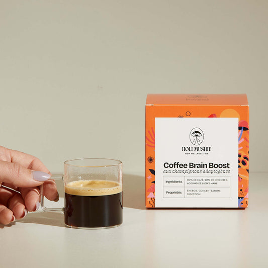 Dosettes de café biodégradables avec champignons en gros plan