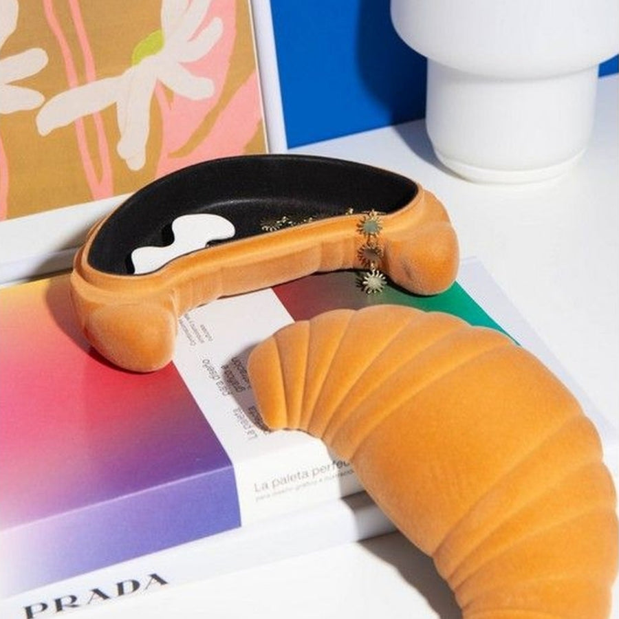 Boîte à bijoux en croissant avec texture douce et élégante