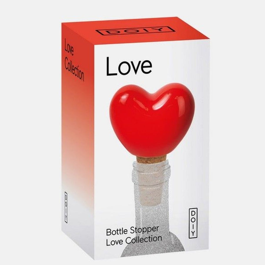 Bouchon de bouteille en forme de cœur sur fond blanc