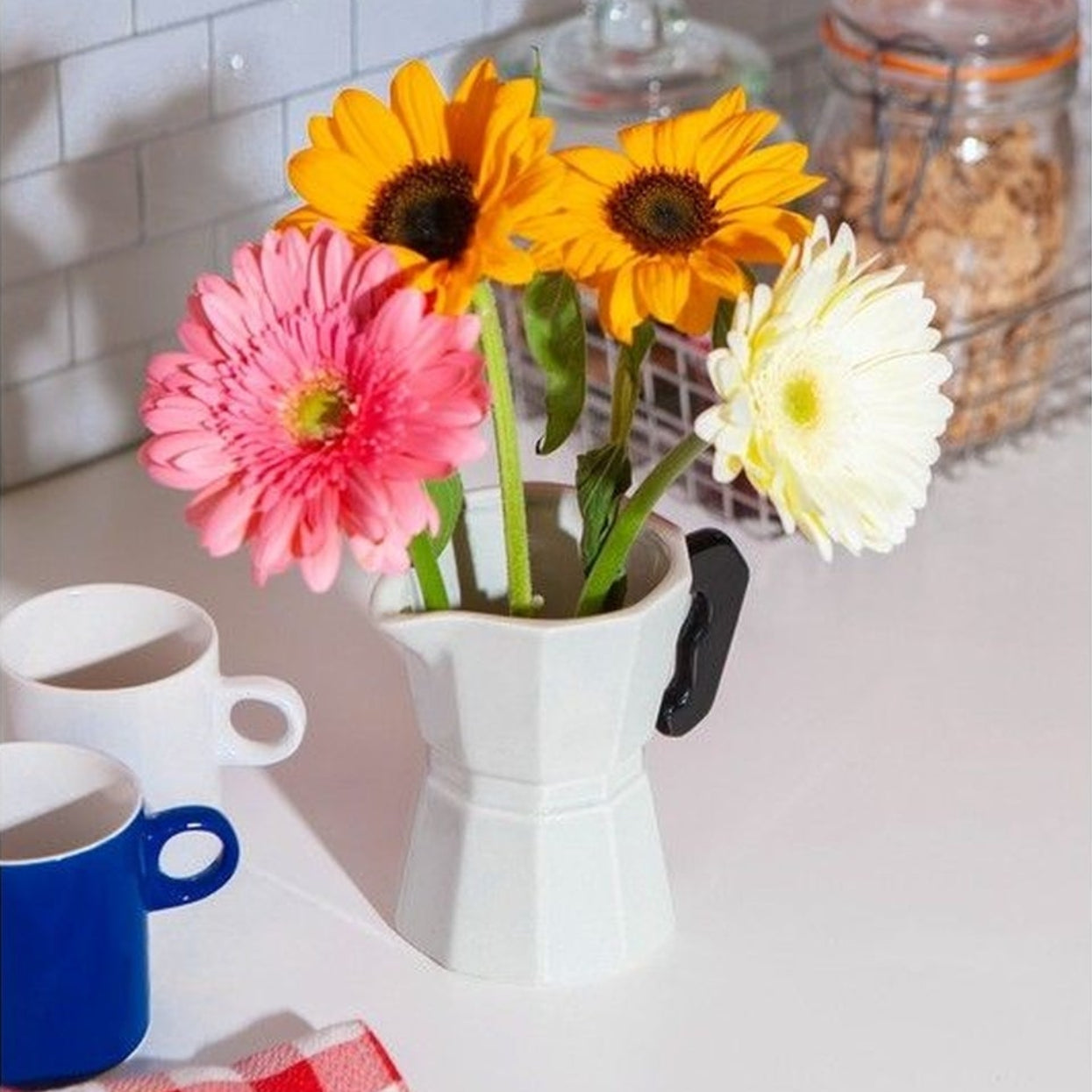 Vase Cafetière en forme de cafetière moka, vue de côté