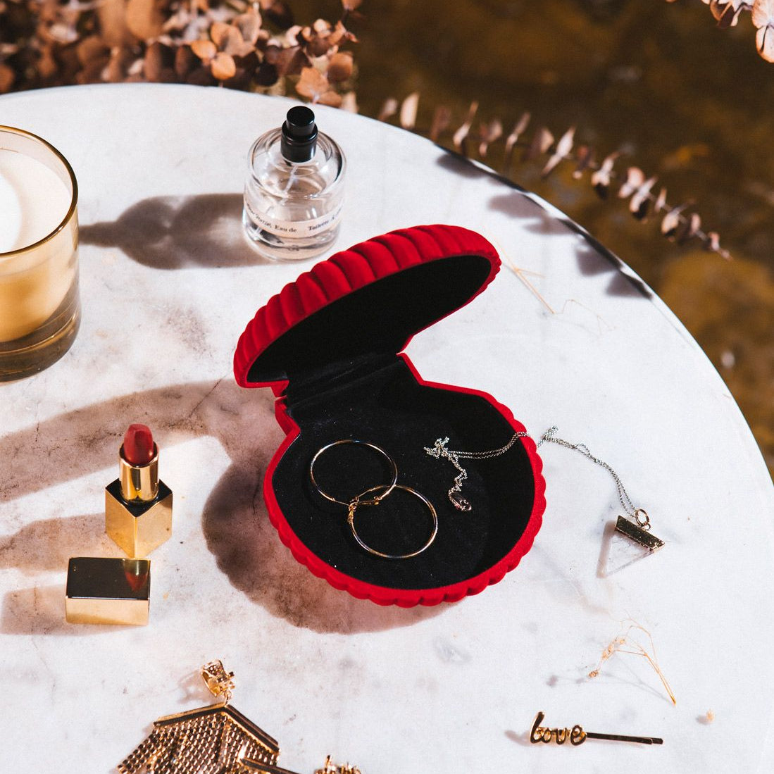 Boîte à bijoux chic en forme de coquillage avec velours bordeaux