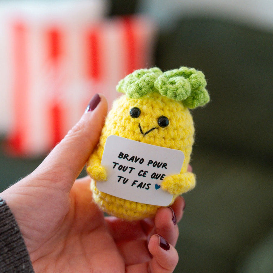Peluche épi de maïs en crochet avec message motivant.