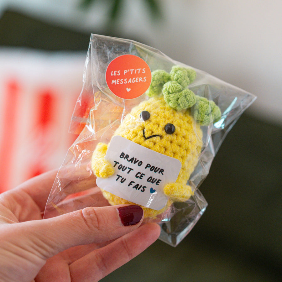 Peluche épi de maïs en crochet avec message motivant.