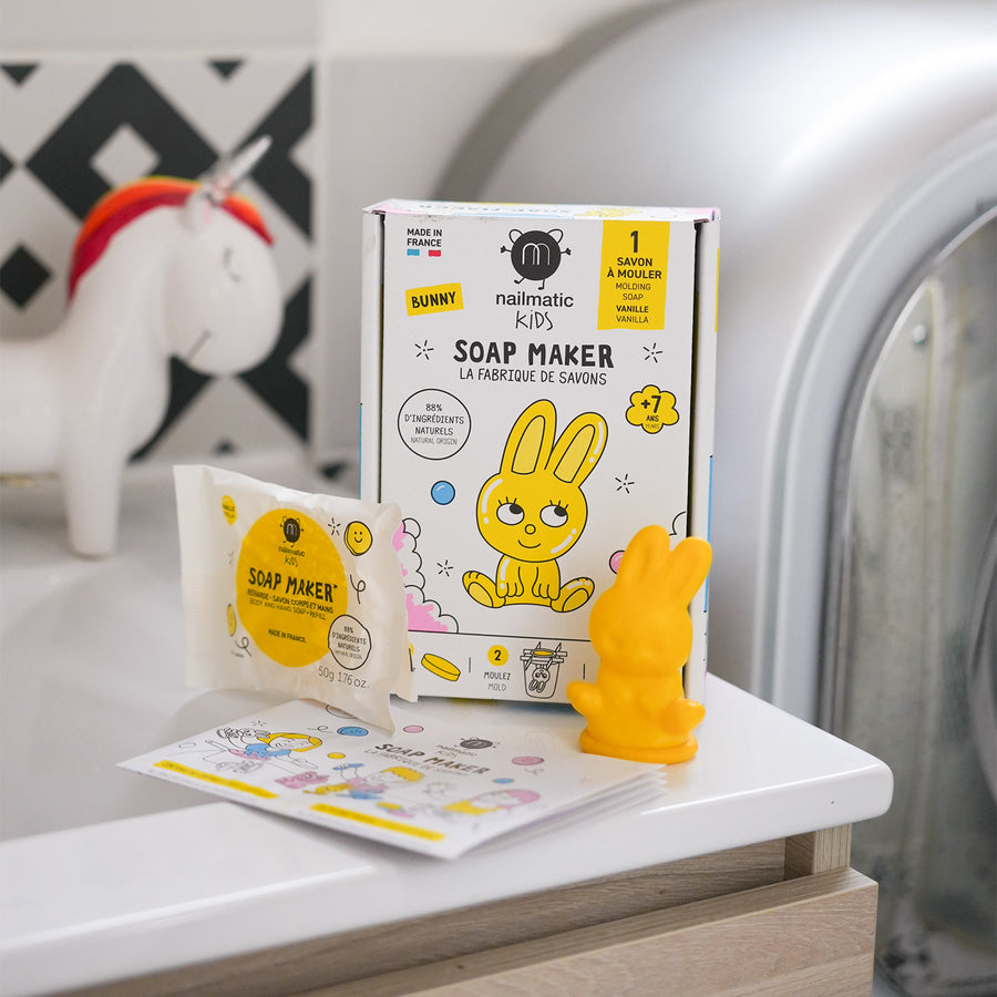 Kit DIY pour fabriquer un savon en forme de lapin mignon.