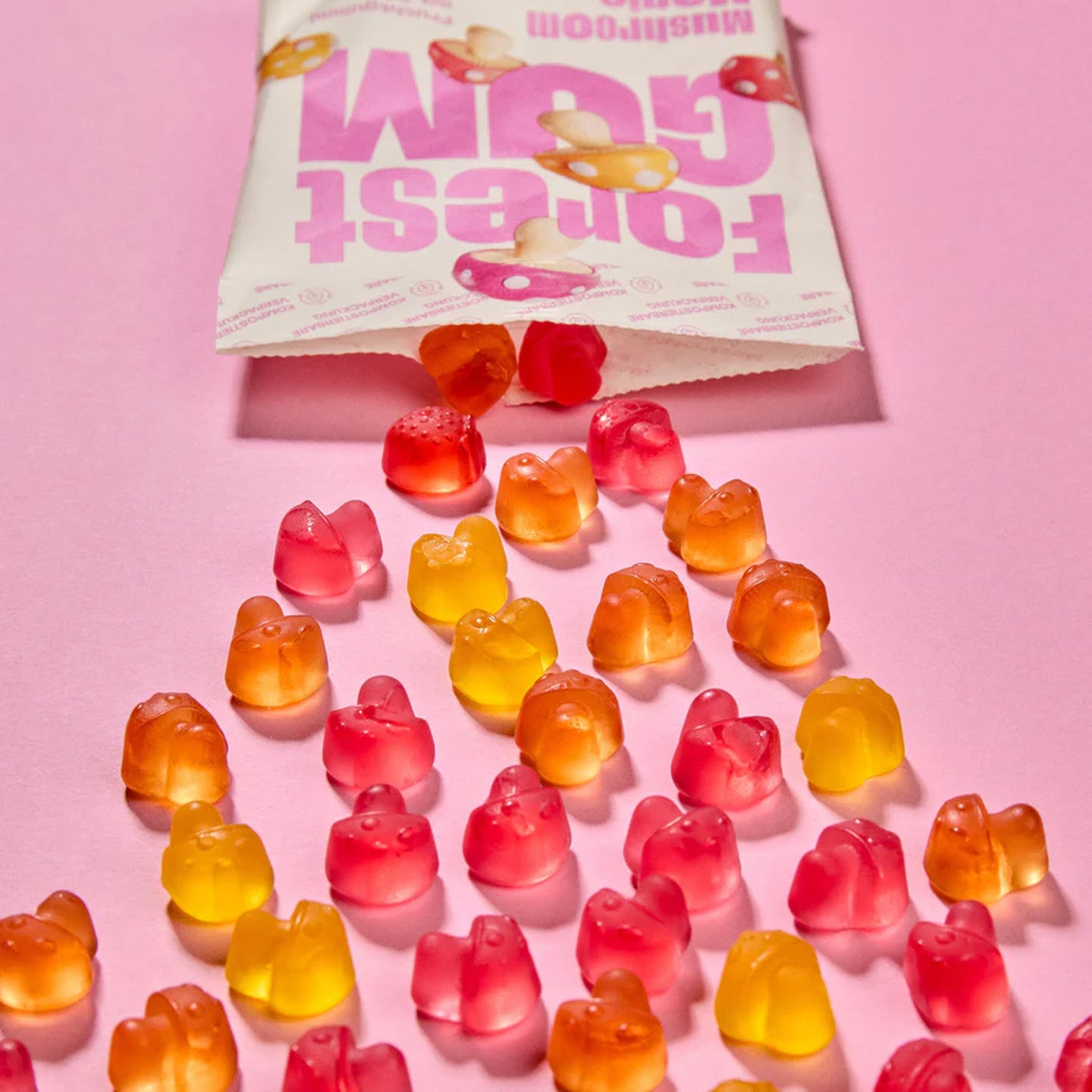 Bonbons vegan en forme de champignons, vue en angle