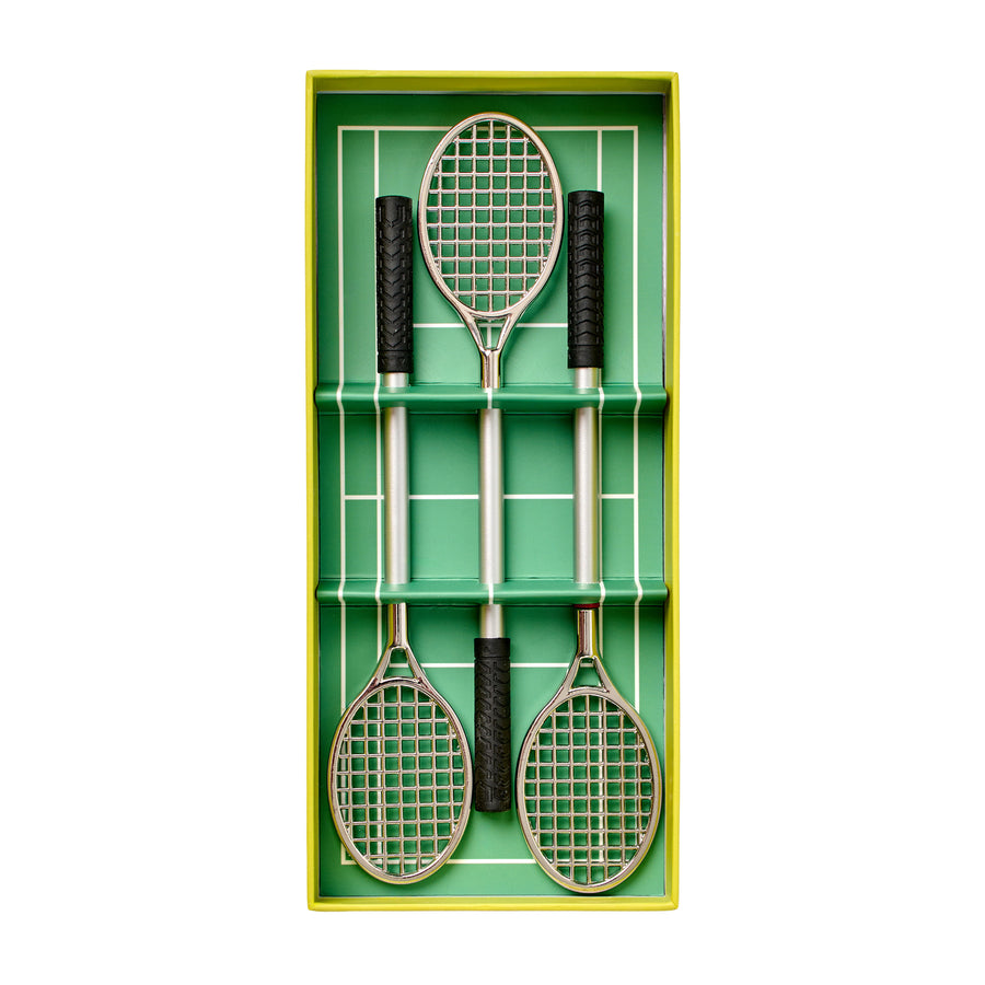 Trois stylos raquette de tennis avec détails de cordage