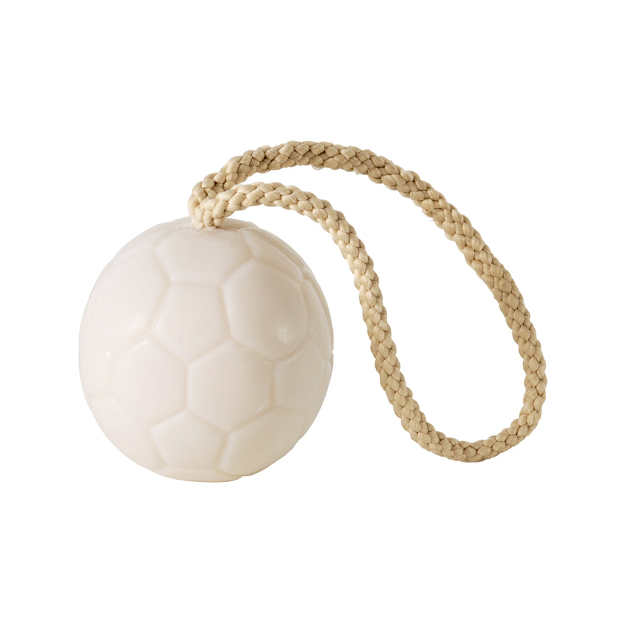 Savon en forme de ballon de foot avec corde de suspension