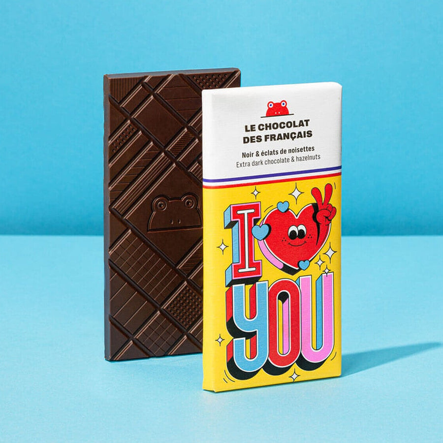 Tablette de chocolat noir avec noisettes, message 'I love you