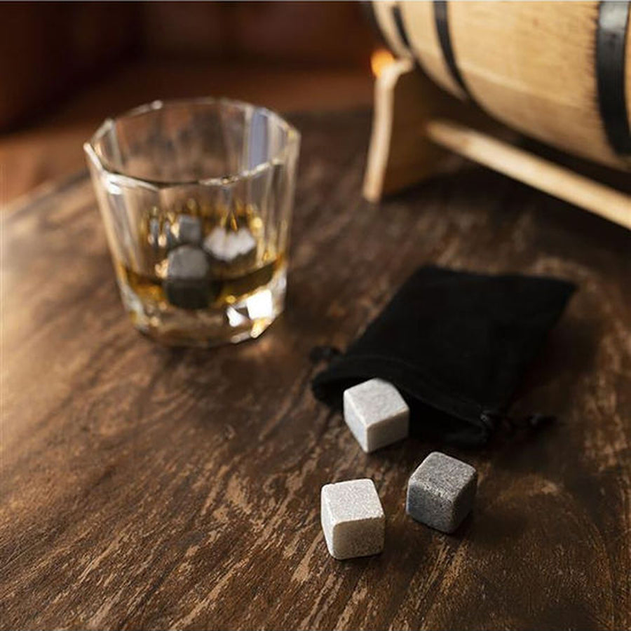 Pierres à whisky en forme de cubes, texture lisse et froide