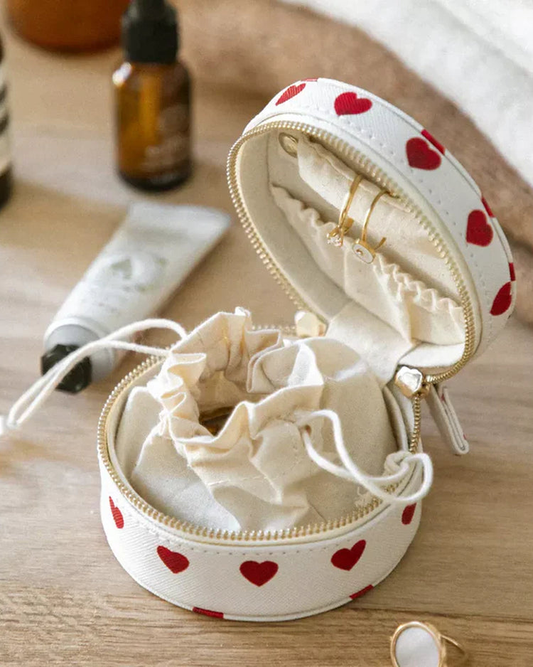 Boîte à bijoux en forme de cœur avec texture lisse et brillante