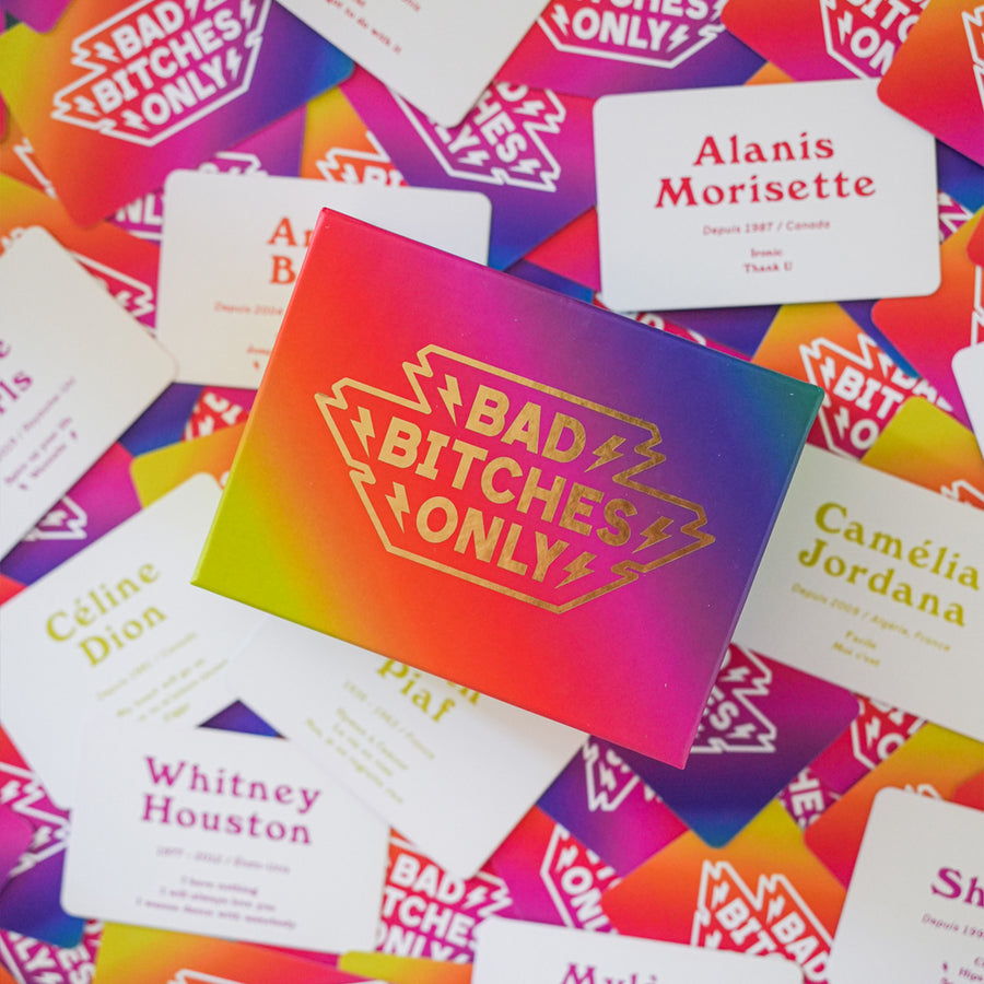 Boîte du jeu Bad Bitches Only avec design coloré et audacieux.