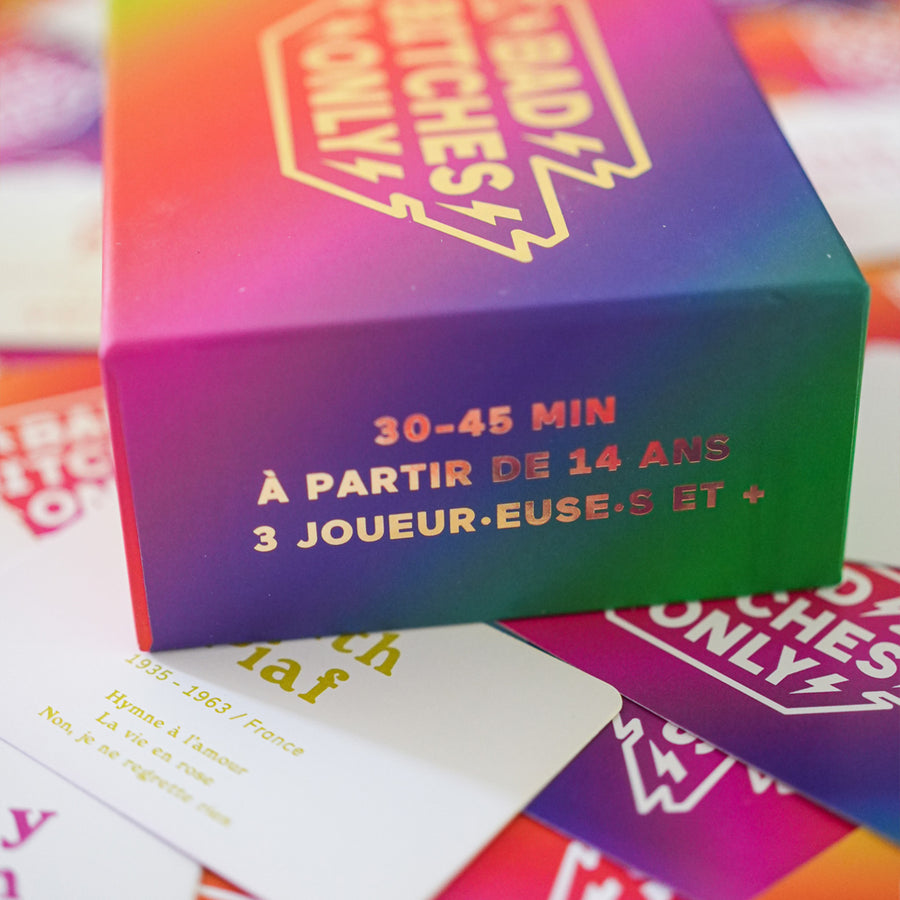 Boîte du jeu Bad Bitches Only avec design coloré et audacieux.