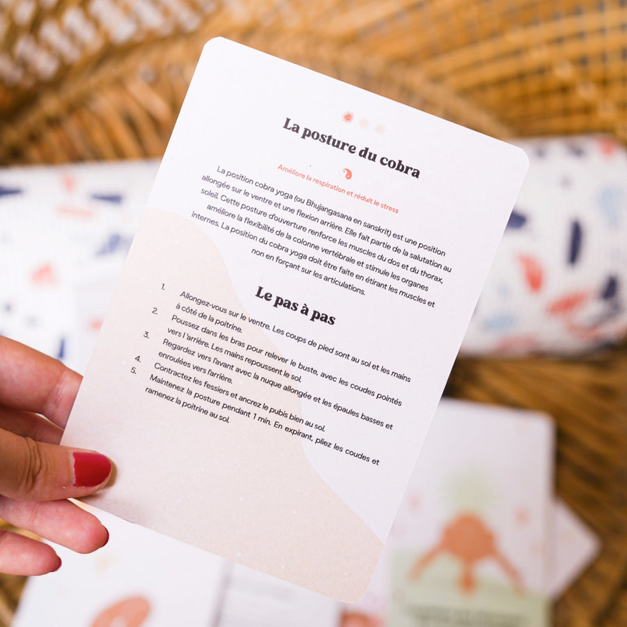 Cartes de yoga avec illustrations colorées et texte explicatif.