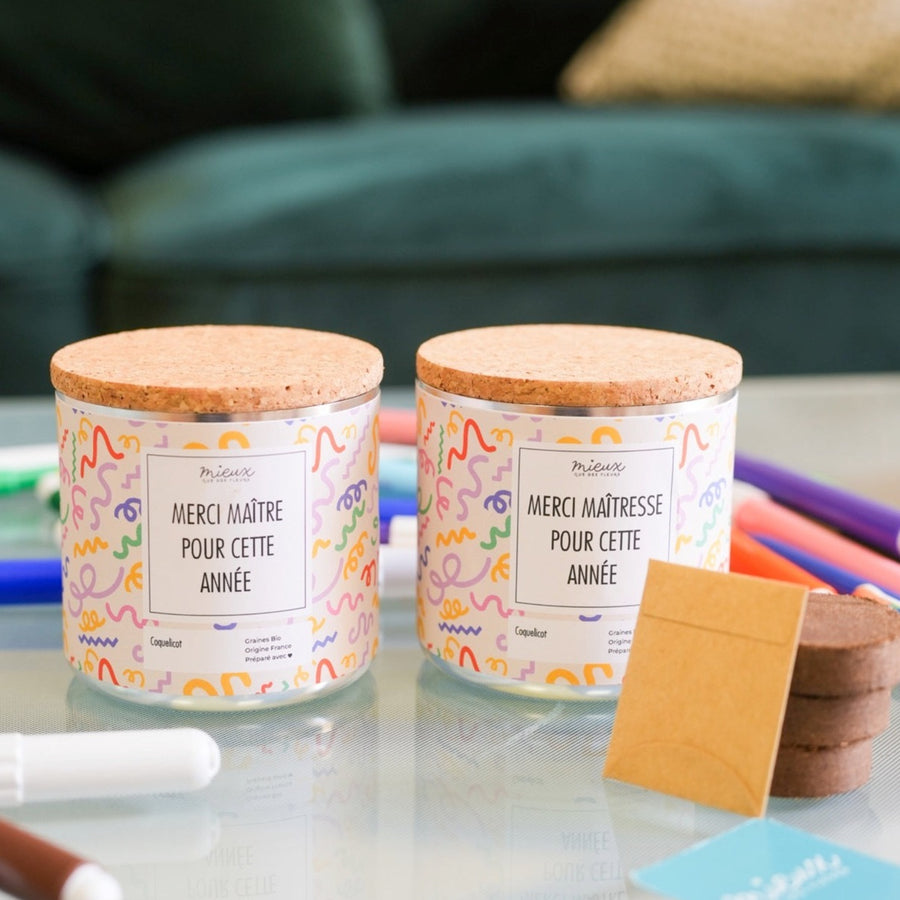 Kit à planter avec étiquette 'Merci Maîtresse' en gros plan.