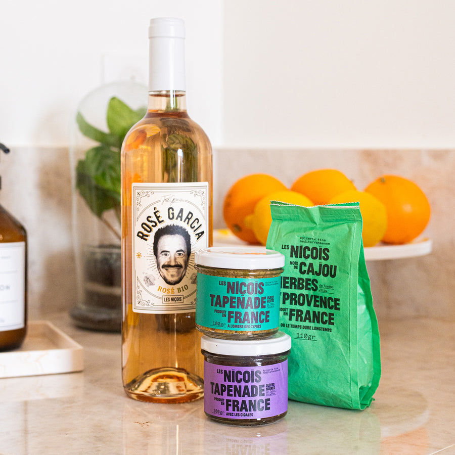 Tapenade noire des Niçois en pot, texture crémeuse et épaisse.