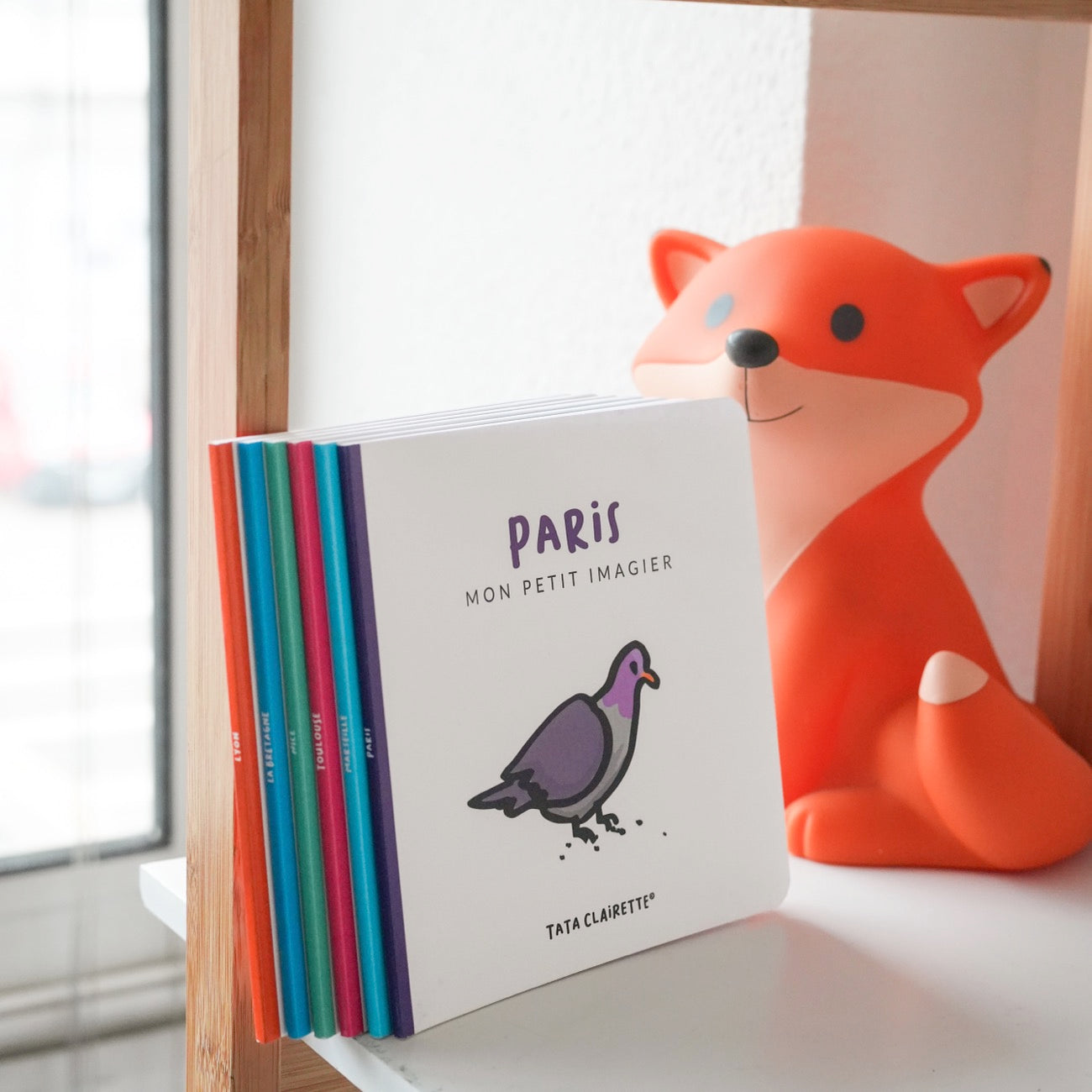 Livre imagier sur les villes avec illustrations colorées